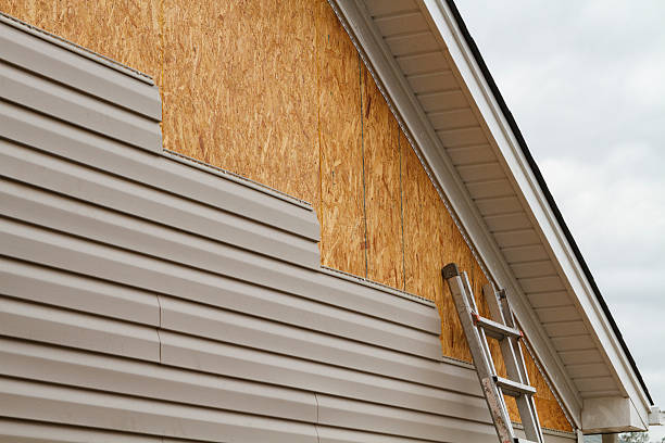 Professional Siding Installation technician working in Kensington, MD